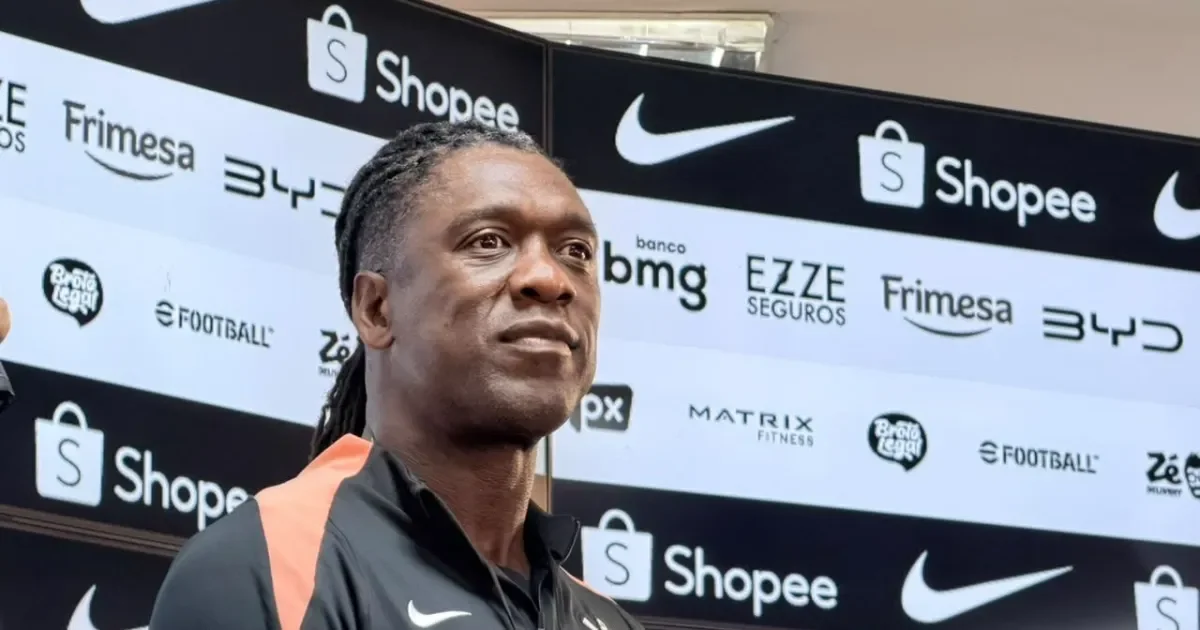 Julio Cesar elogia trabalho de Seedorf no Corinthians
