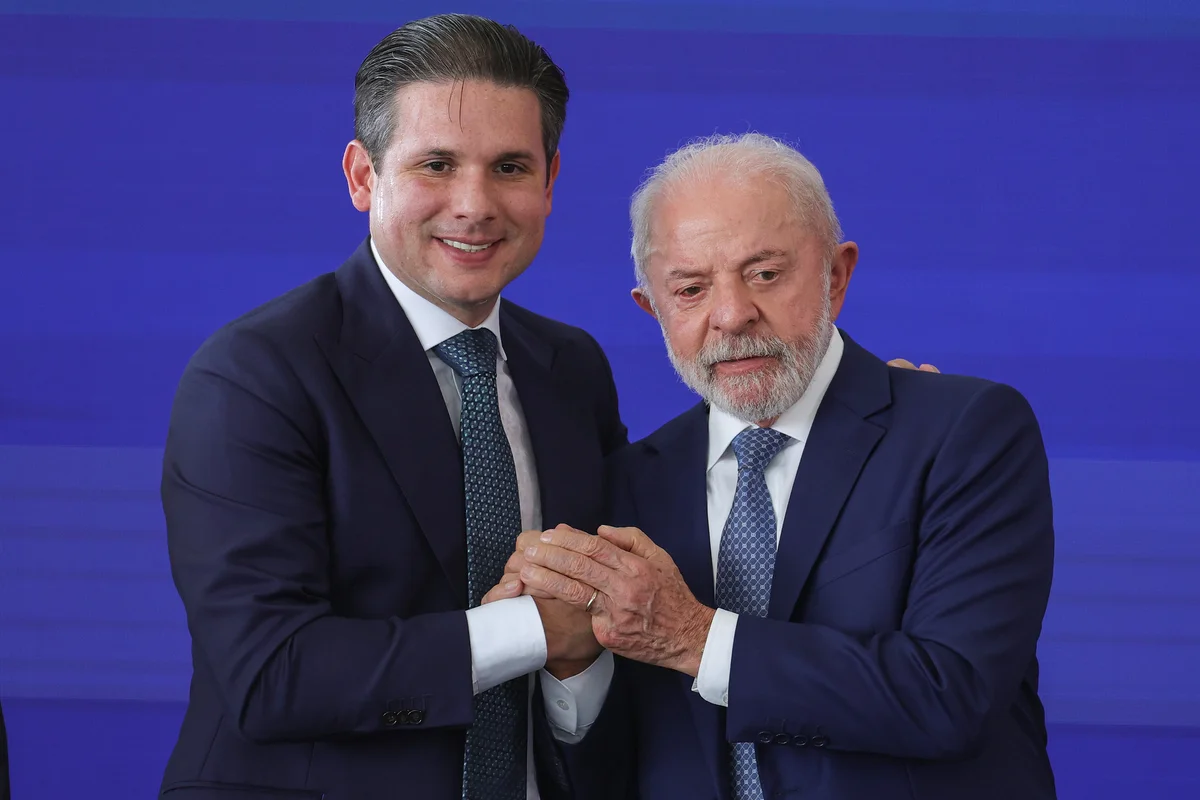 PT Decide Apoiar Reeleição de Hugo Motta para Ajudar na Governabilidade de Lula
